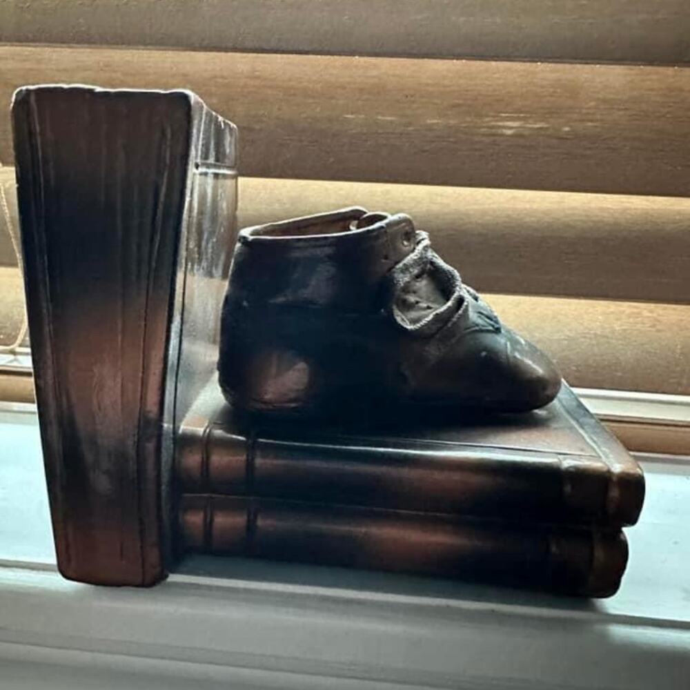 Copper baby Shoe bronzed bookend ( only‎ 1)